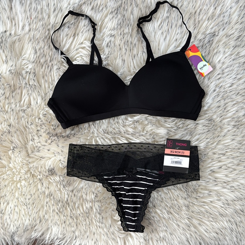 32B/XS NWT Kindly Lined Wirefree Bra with Matching XS Panty